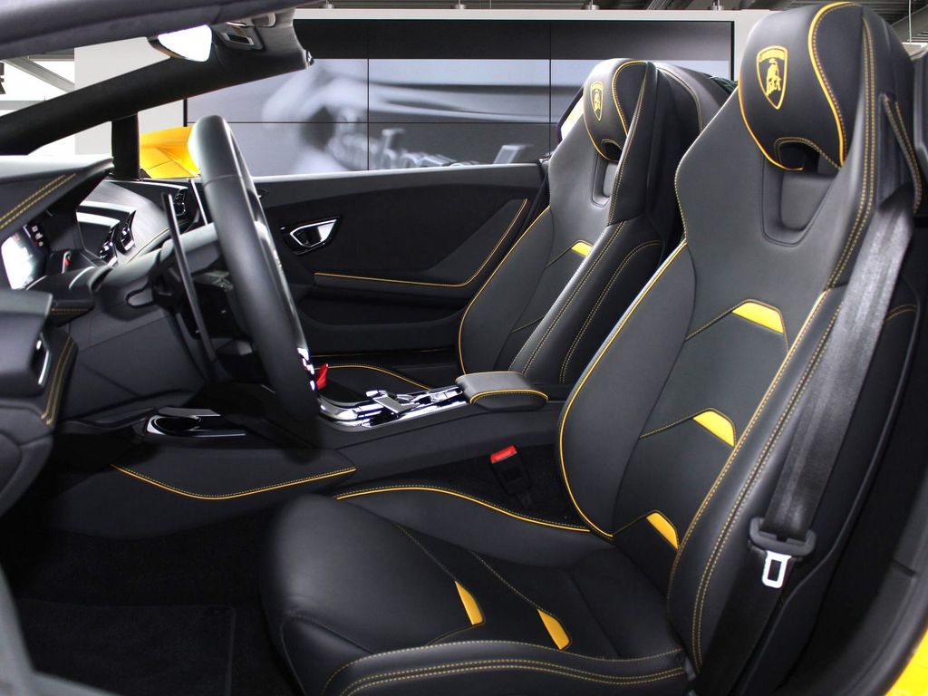 LAMBORGHINI HURACÁN SPYDER EVO RWD | žlutá metalíza | předváděcí auto | skladem | od autorizovaného prodejce | online nákup | online prodej | super cena | autoibuy.com